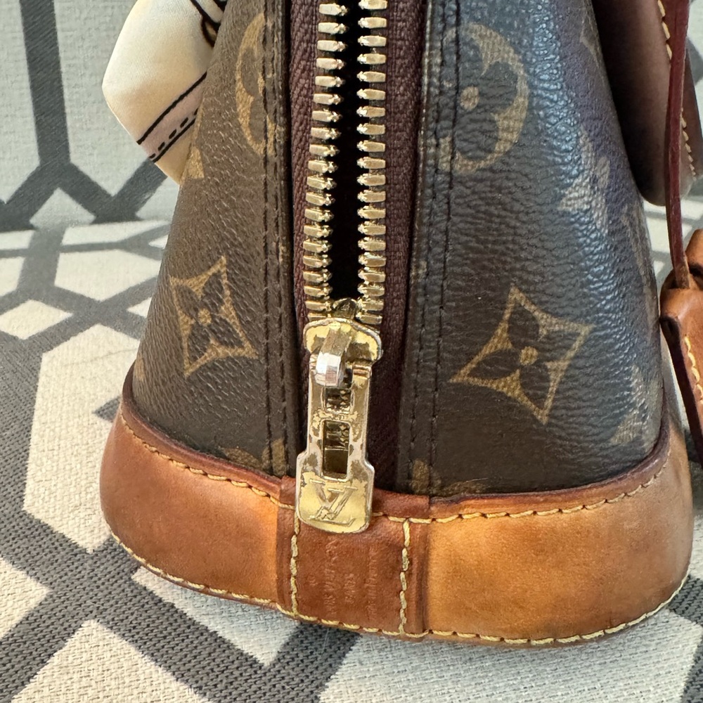 Authentic Louis Vuitton Alma BB FIRM PRICE - Picture 3 of 6